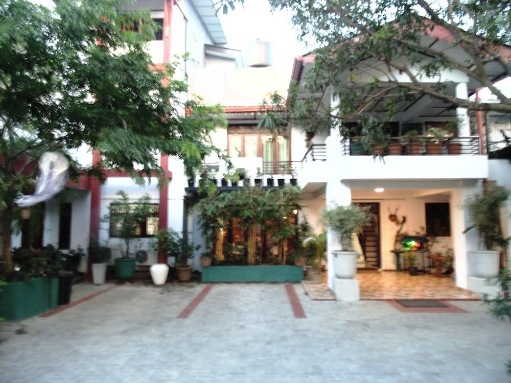 Thilaka City Hotel Анурадхапура Екстериор снимка