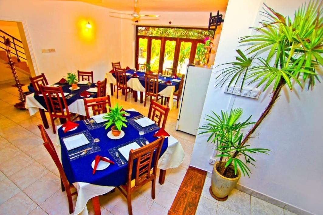 Thilaka City Hotel Анурадхапура Екстериор снимка