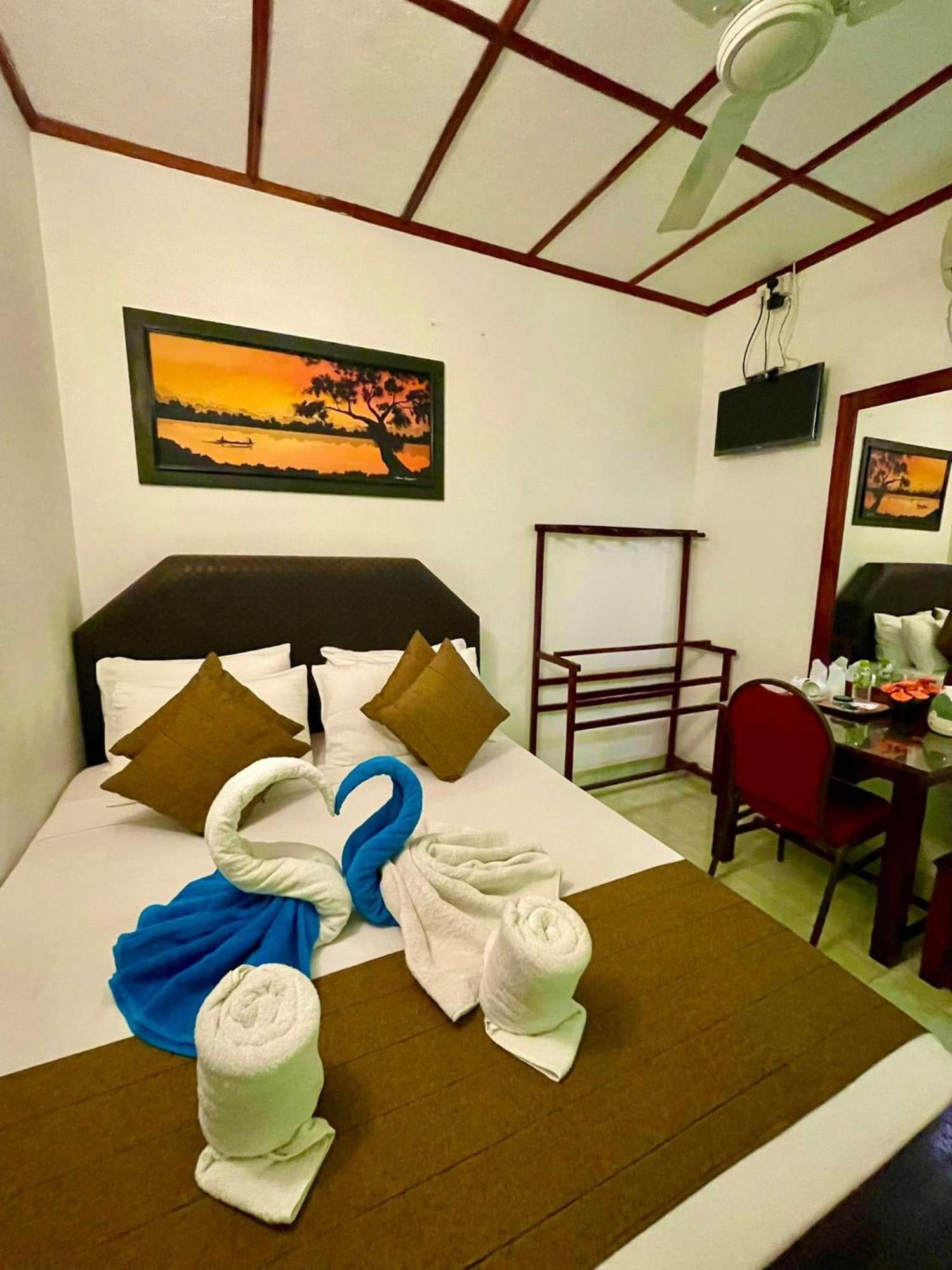 Thilaka City Hotel Анурадхапура Екстериор снимка