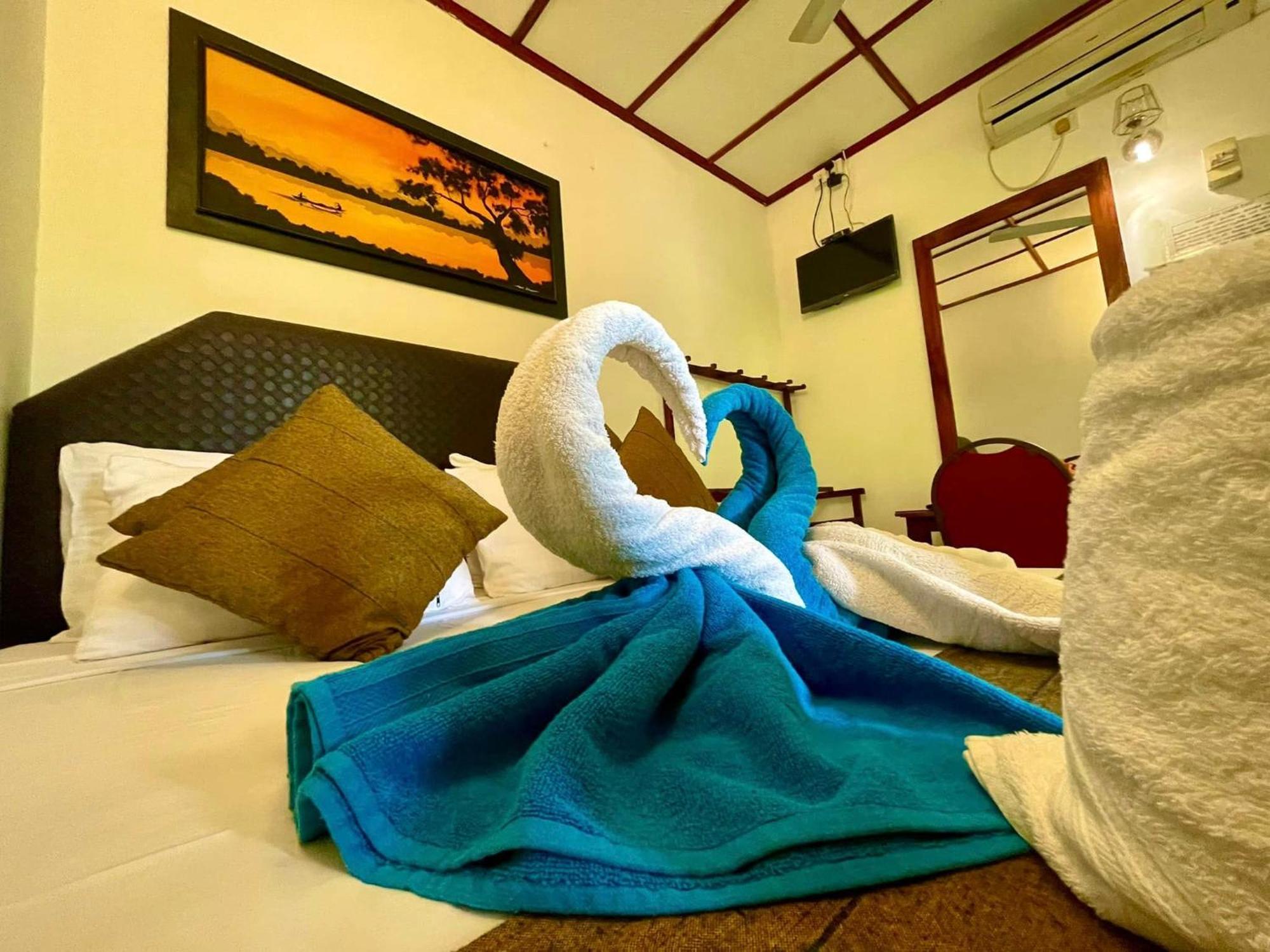 Thilaka City Hotel Анурадхапура Екстериор снимка