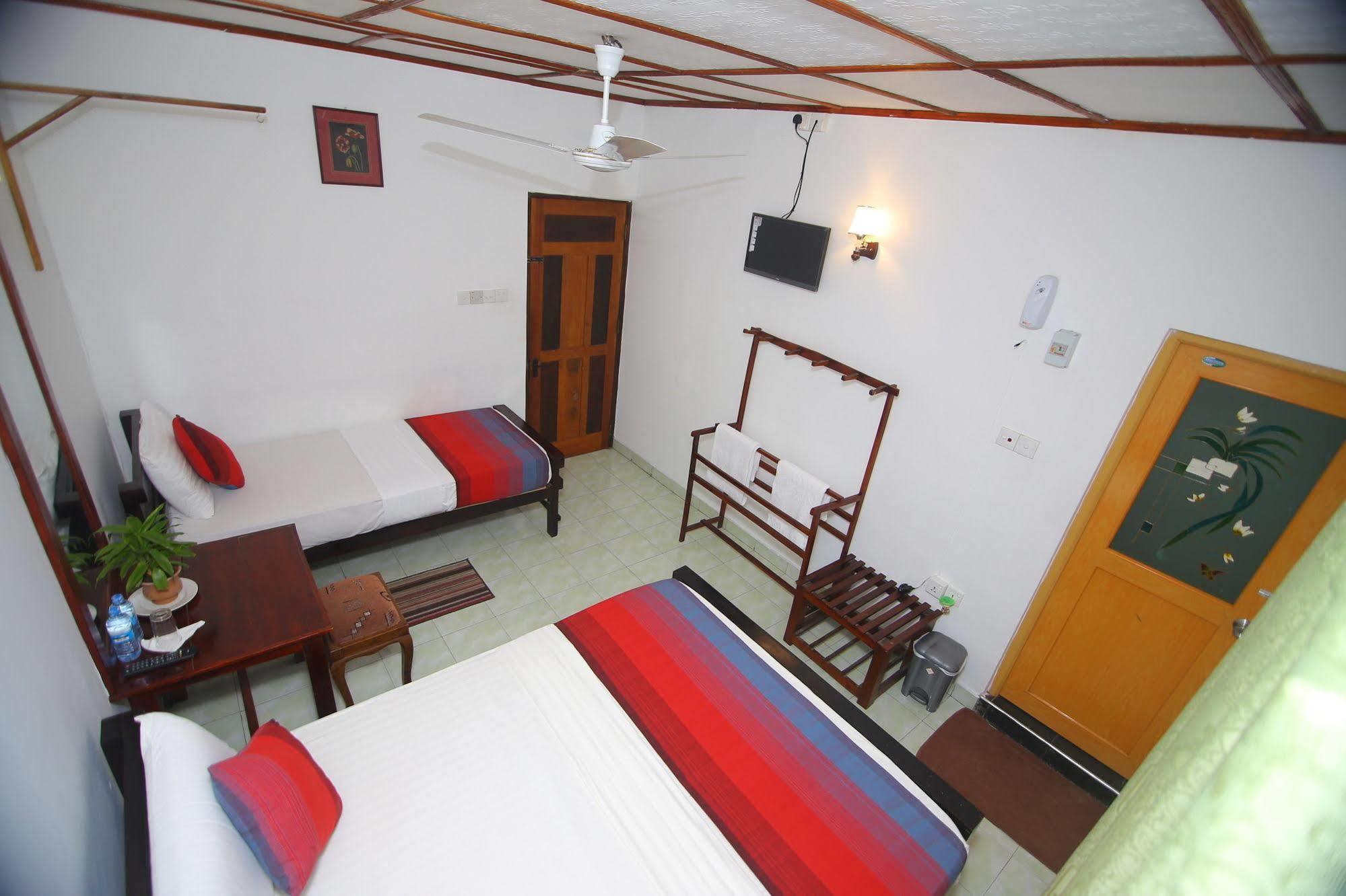 Thilaka City Hotel Анурадхапура Екстериор снимка