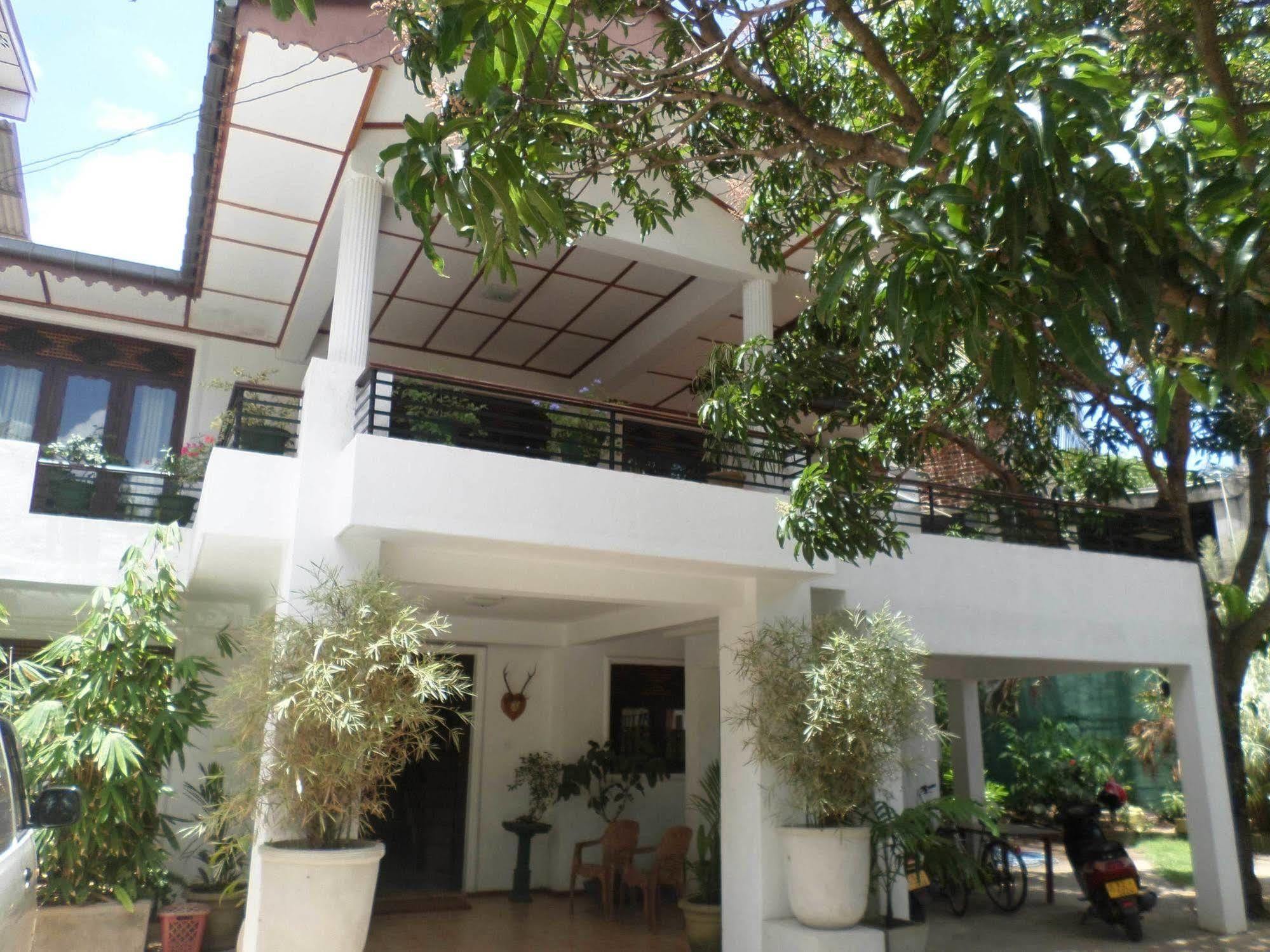Thilaka City Hotel Анурадхапура Екстериор снимка