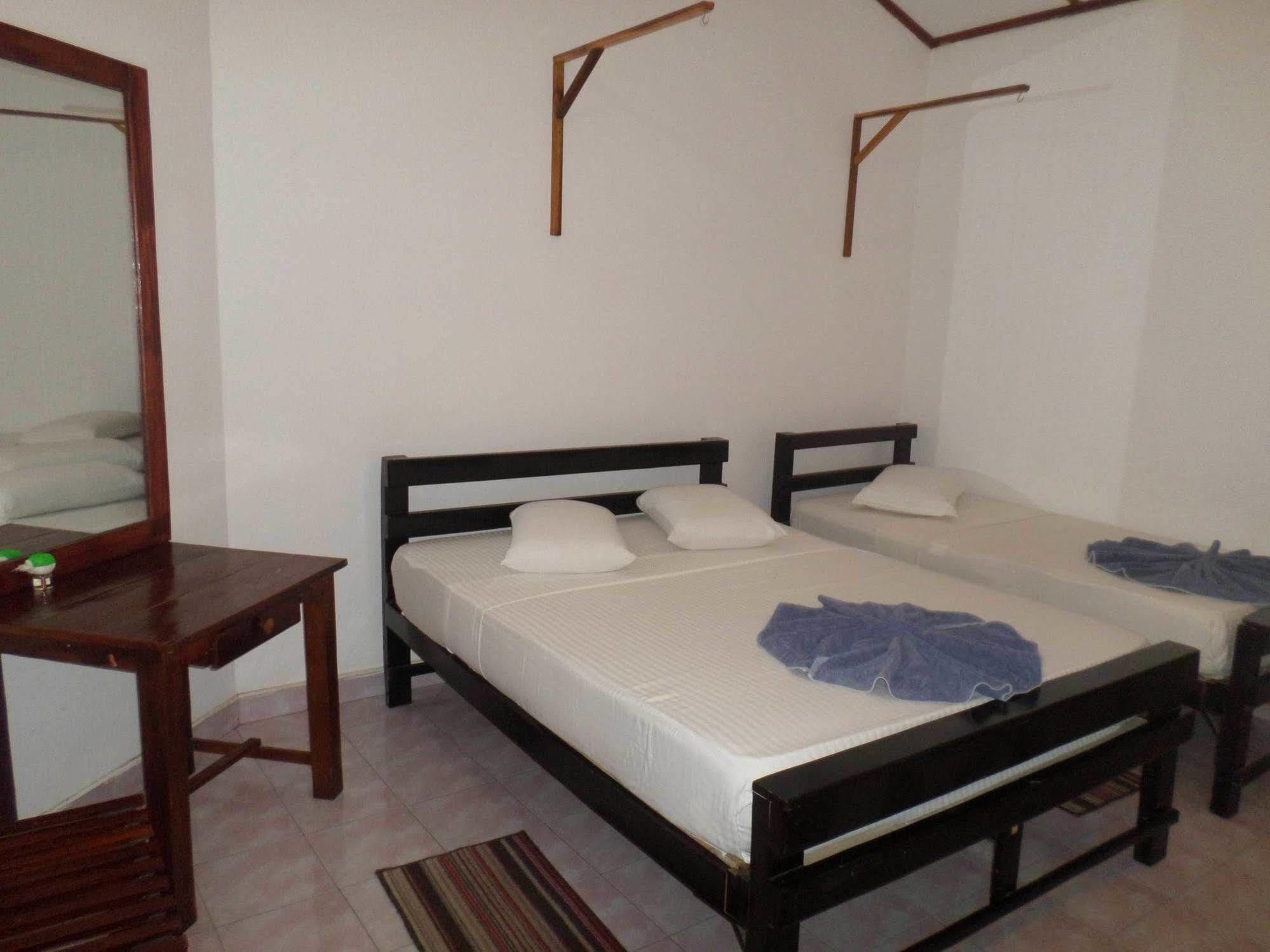Thilaka City Hotel Анурадхапура Екстериор снимка