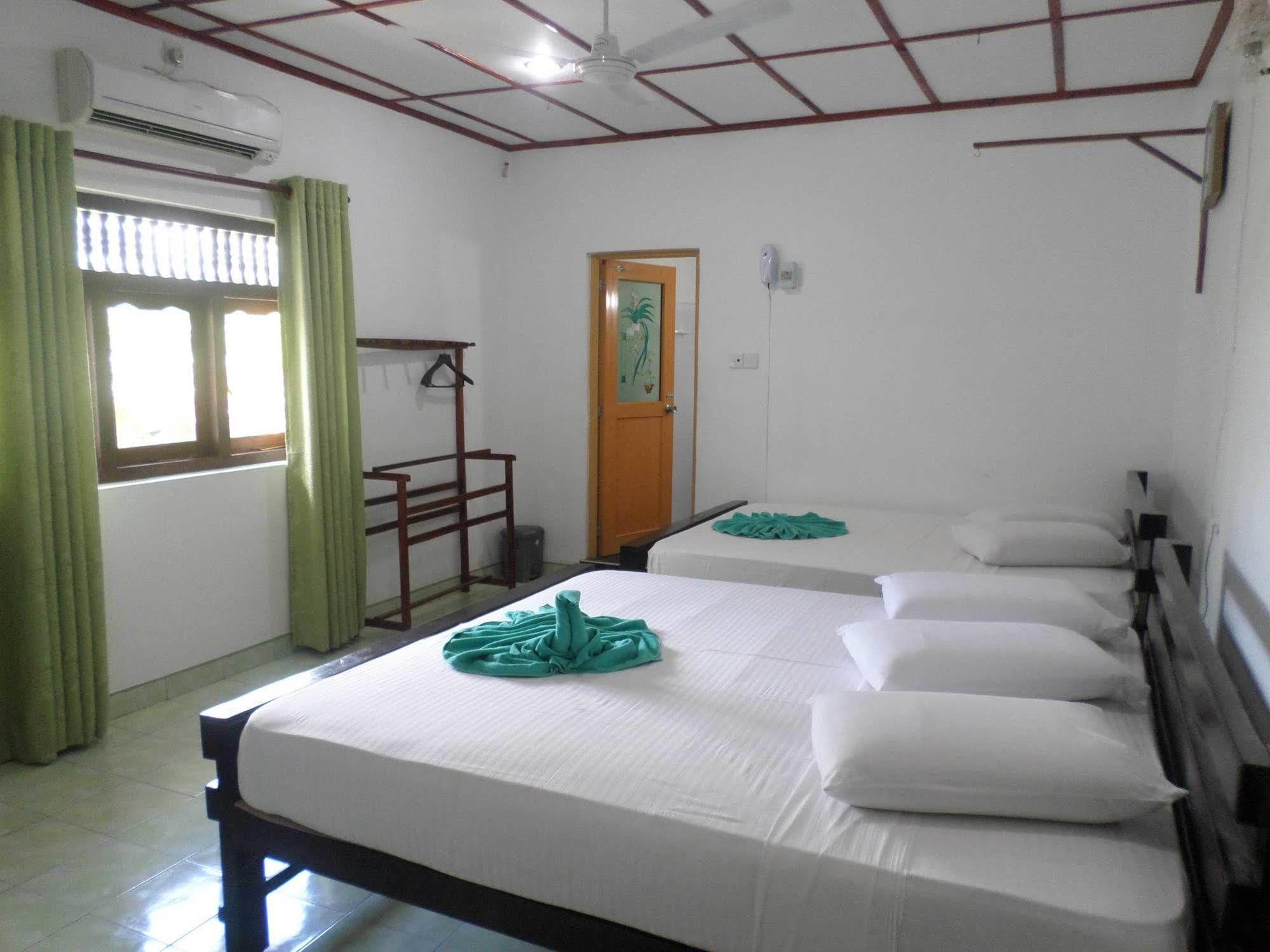 Thilaka City Hotel Анурадхапура Екстериор снимка