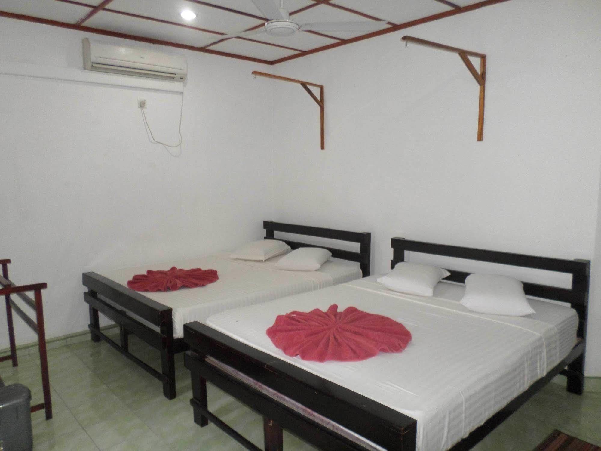 Thilaka City Hotel Анурадхапура Екстериор снимка