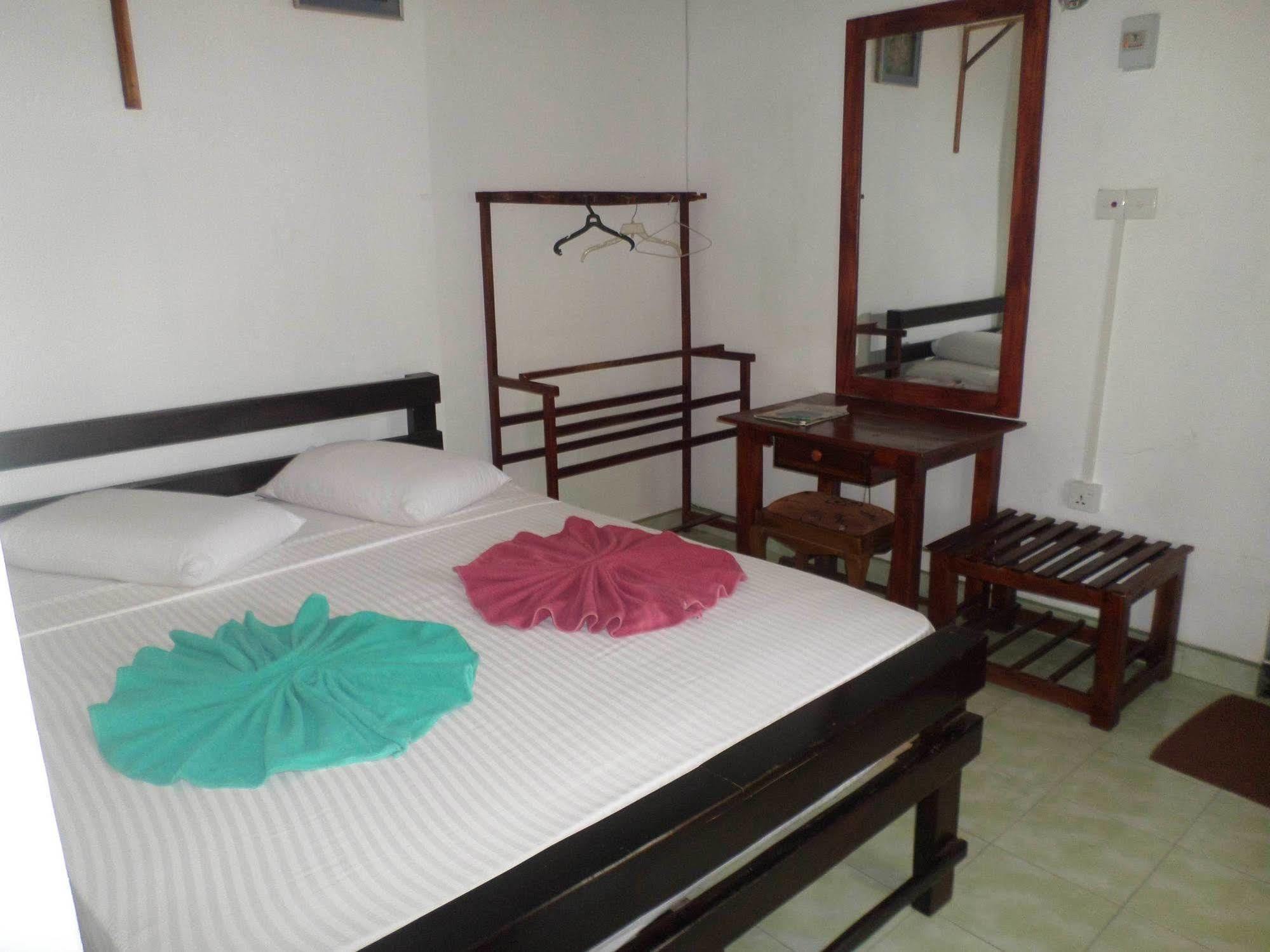 Thilaka City Hotel Анурадхапура Екстериор снимка
