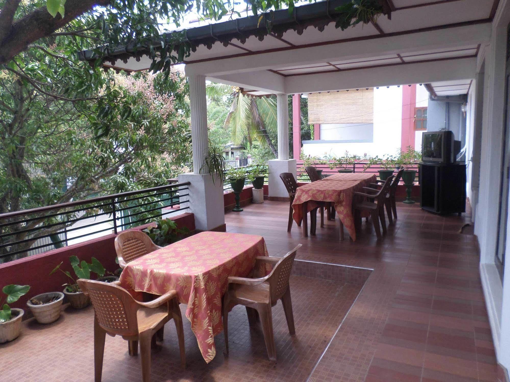 Thilaka City Hotel Анурадхапура Екстериор снимка