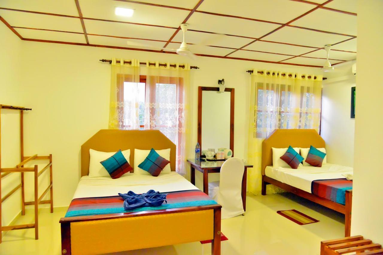 Thilaka City Hotel Анурадхапура Екстериор снимка
